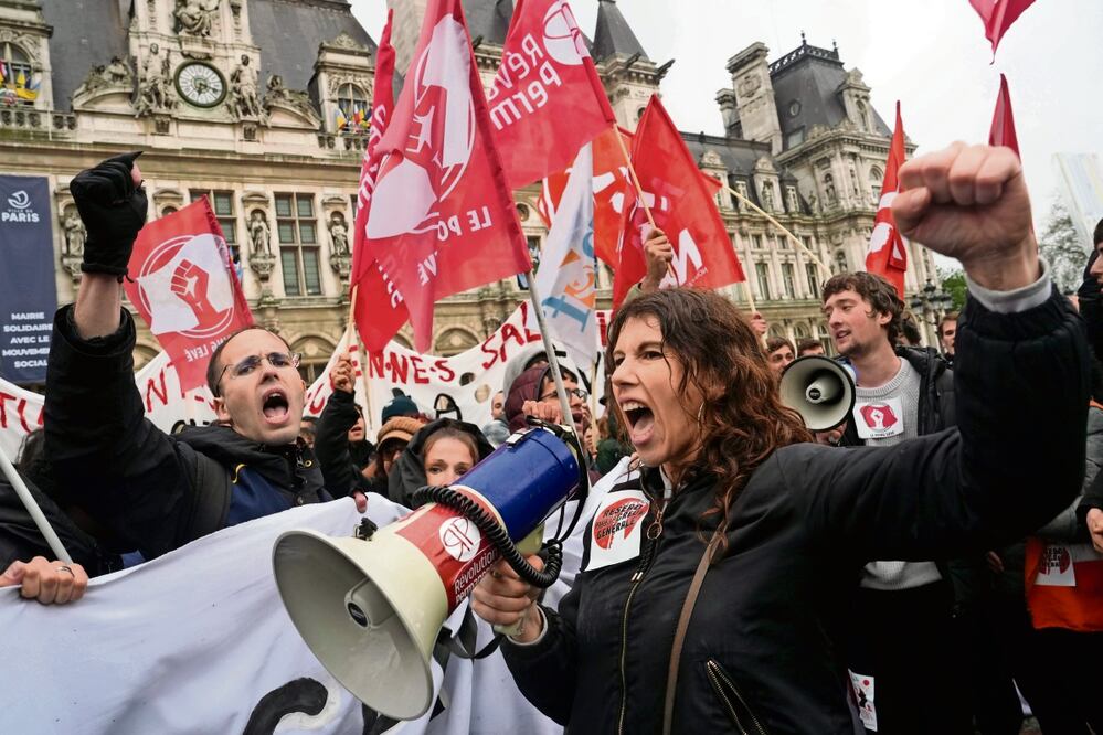 Manifestación frente al ayuntamiento de París. Foto: Lewis Joly / AP