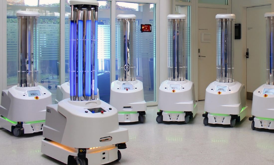 Robots en un hospital danés cubren superficies con luz UV-C para desinfectar. Foto: EFE/EPA/IFR International Federation of Robotics