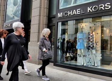 Michael Kors cerrará hasta 125 tiendas en los próximos dos años