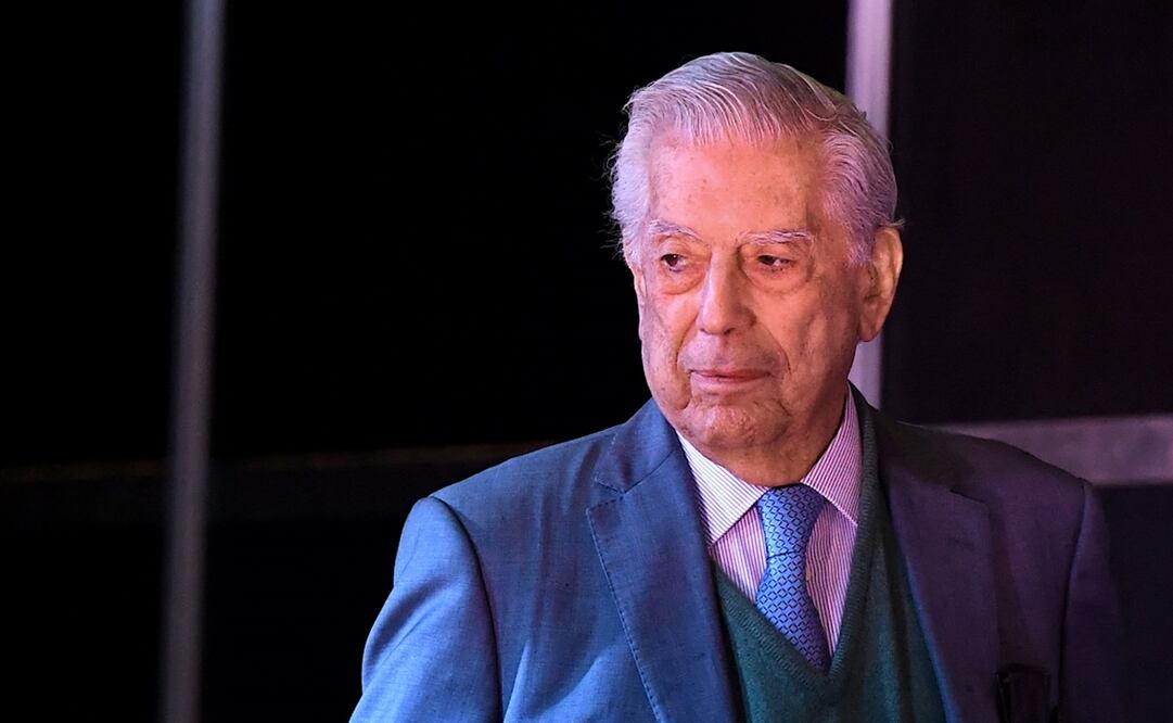 Mario Vargas Llosa en la Feria del Libro de Buenos Aires. Foto: AFP/Luis Robayo
