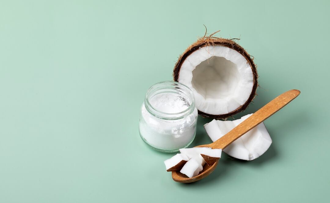 El aceite de coco tiene múltiples beneficios para la piel y el cabello. Foto: Freepik