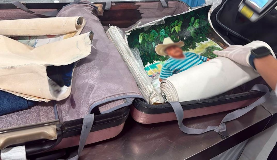 Autoridades detectaron posible cocaína entremezclada con pintura en el Aeropuerto Internacional de la Ciudad de México (AICM). Foto: Especial