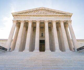 Corte de EU da golpe a migrantes “carga”