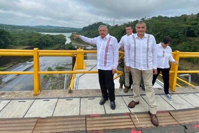AMLO pide a sus paisanos que no tomen carreteras por inundaciones, "se les apoyará"