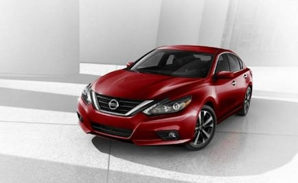 Hallan fallas en Altima de Nissan en seguro de puertas traseras