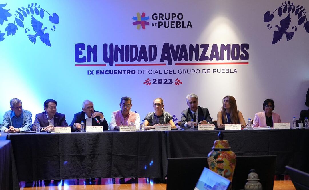 Aspirante a la presidencia, Claudia Sheinbaum, en reunión con Grupo Puebla. Foto: Twitter @Claudiashein
