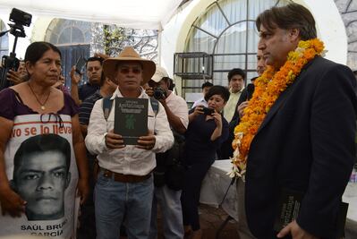 Reciben en Ayotzinapa a expertos de la CIDH