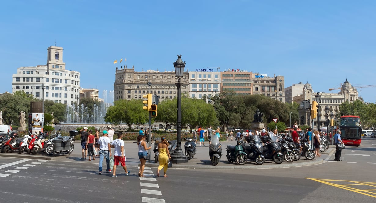 El paseo de Las Ramblas inicia en la Plaza Cataluña, al norte de Barcelona. (Foto: Istock)