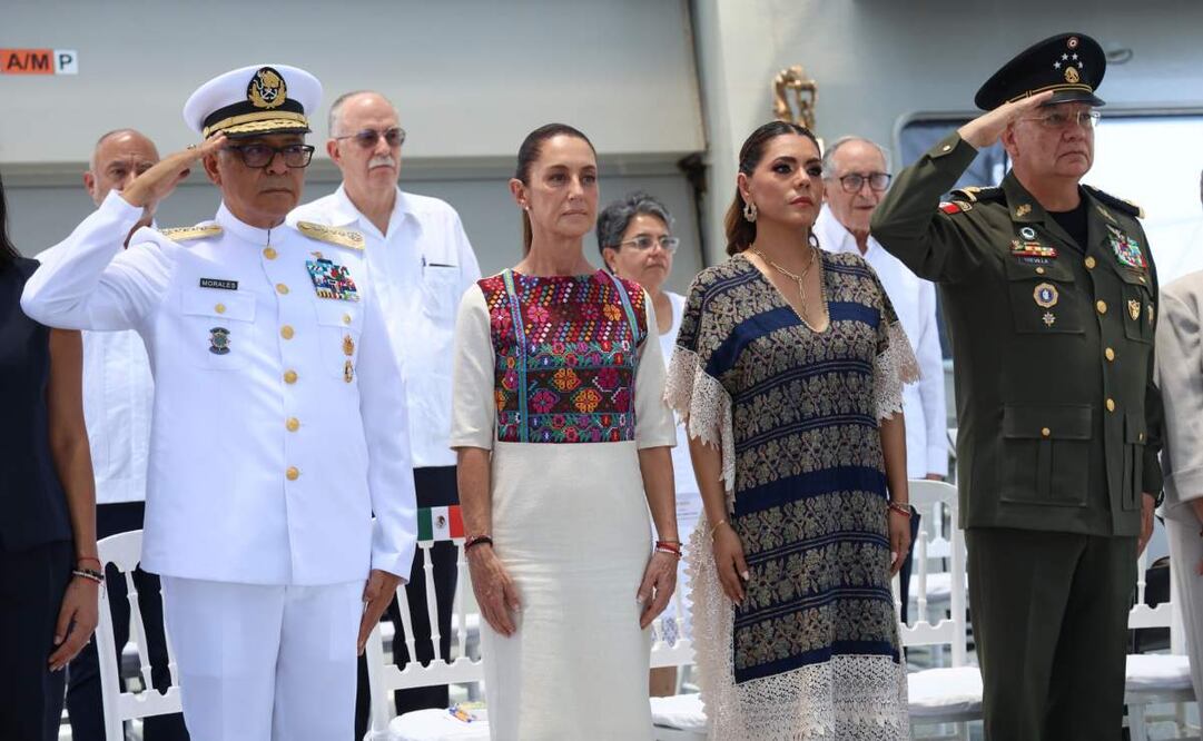 Claudia Sheinbaum hizo un homenaje extensivo a todos los marinos caídos en la prestación de sus servicios. Foto: Presidencia