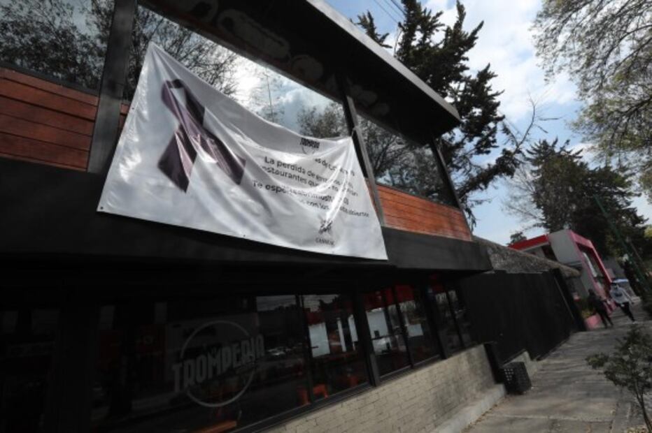 “¡Abrimos o morimos!”, dicen restauranteros en Toluca durante protesta