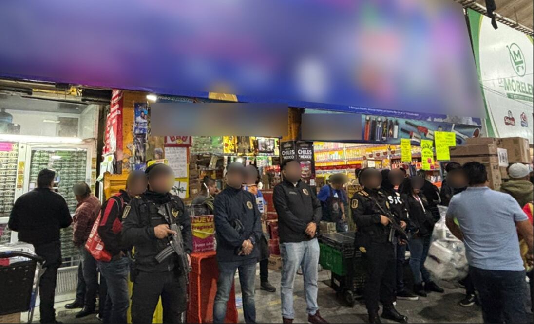 Policías de la Ciudad de México, junto con personal del IMPI aseguraron más de 12 mil cajetillas de cigarros apócrifos valuados en un millón 700 mil 935 pesos. Foto: especial