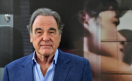 En medio de la pandemia, Oliver Stone inaugura cine flotante