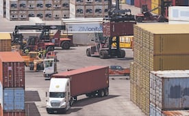 Pese a fallas en sistemas de aduanas, cruzó 77% de la carga, reportan; calculan 149 mil cruces en la frontera con EU