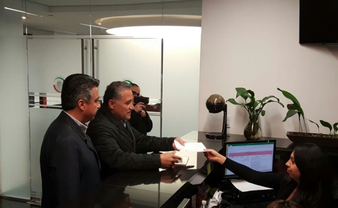 Los legisladores acudieron a la SCJN para solicitar la celeridad del trámite. /Tomada de @arturozamora