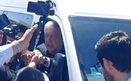 Migrantes gritan a AMLO a su llegada a Ciudad Juárez; “¡Qué salga, qué salga!” 