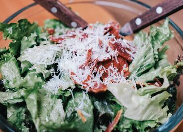 Aprende a preparar la ensalada César