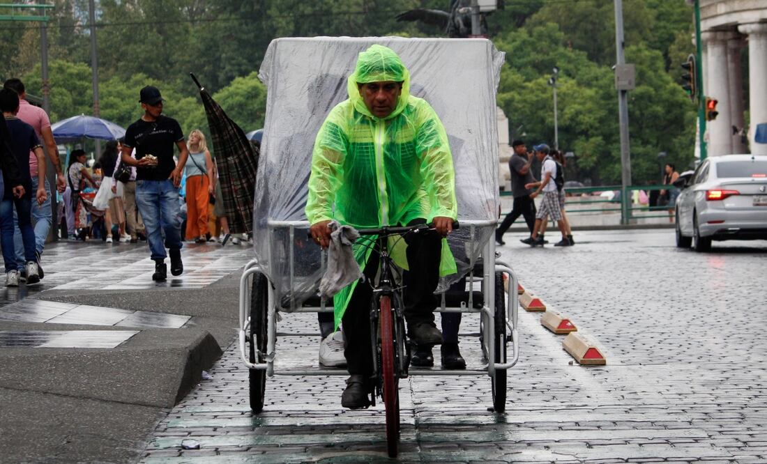 Se recomienda a la población de la CDMX portar paraguas o impermeable. Foto: Luis Camacho/EL UNIVERSAL