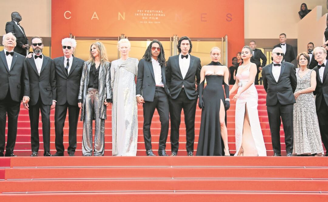 El director Jim Jarmusch con el elenco de la primera película exhibida en el festival, Los muertos no mueren. Foto: REUTERS/JEAN-PAUL PELISSIER