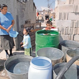 Aplican multas en Edoméx por desperdiciar agua en Sábado de Gloria 