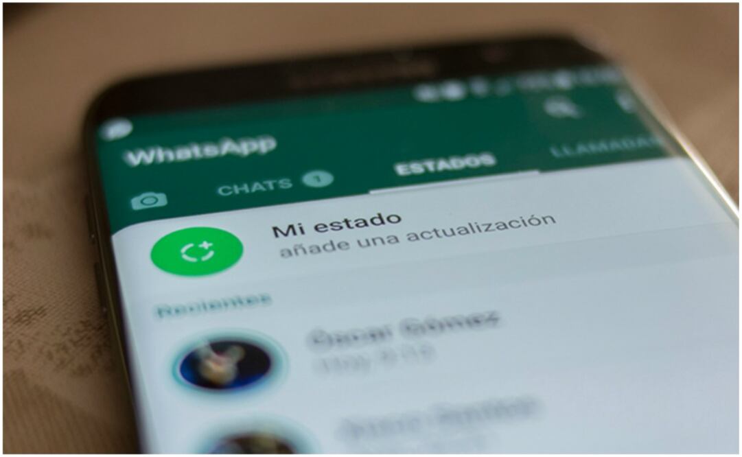 Para utilizar esta herramienta, solamente necesitas abrir Whatsapp web, y seleccionar el ícono que se encuentra a un costado derecho de tu foto de perfil, con forma de un círculo verde