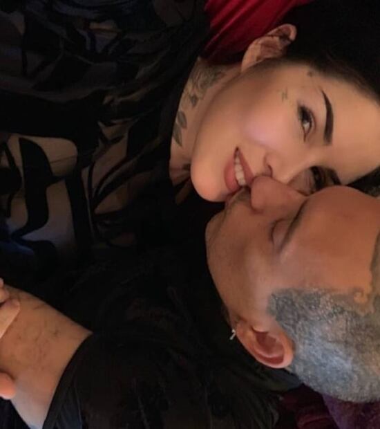 La historia de Leafar Seyer, el mexicano que empezó como chef y creó el cholo goth con Prayers