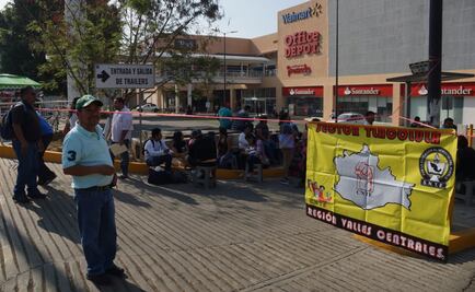 Sección 22 de Oaxaca bloquea accesos centros comerciales y casetas de peaje