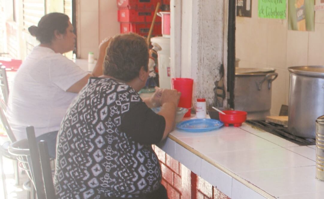 Vendedores de comida afirman que apenas están recuperando su clientela. Foto: Francisco Rodríguez. EL UNIVERSAL