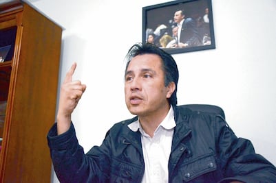 “Yunes es igual o un poquito peor que Javier Duarte”, dice Cuitláhuac García