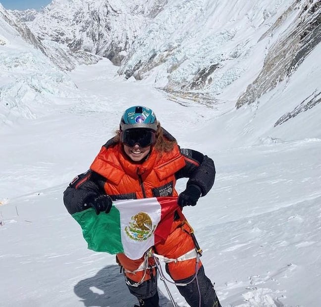 La alpinista Andrea Dorantes es amante de la adrenalina y contó en entrevista cuál es el costo por escalar el Monte Everest en Nepal. / Foto: Instagram