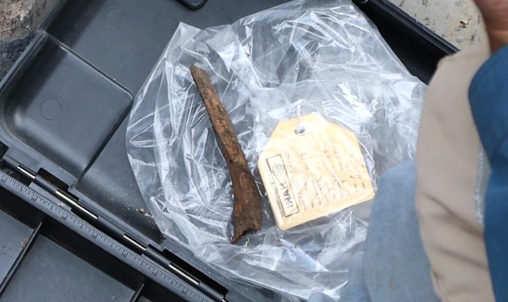 Vestigios arqueológicos fueron encontrados en la obra de la Calzada Flotante, sobre la Calzada San Antonio Abad, frente al extemplo de San Antonio Abad en la colonia Tránsito, Ciudad de México, el martes 11 de noviembre de 2025. Foto: Valente Rosas/EL UNIVERSAL