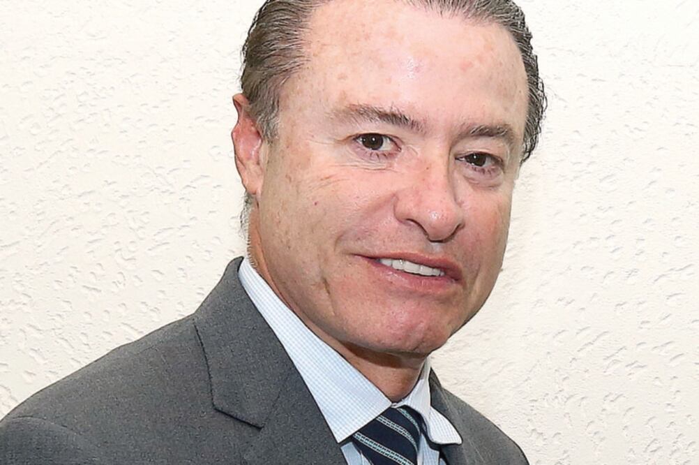 Presionan a Quirino Ordaz para quitar tenencia