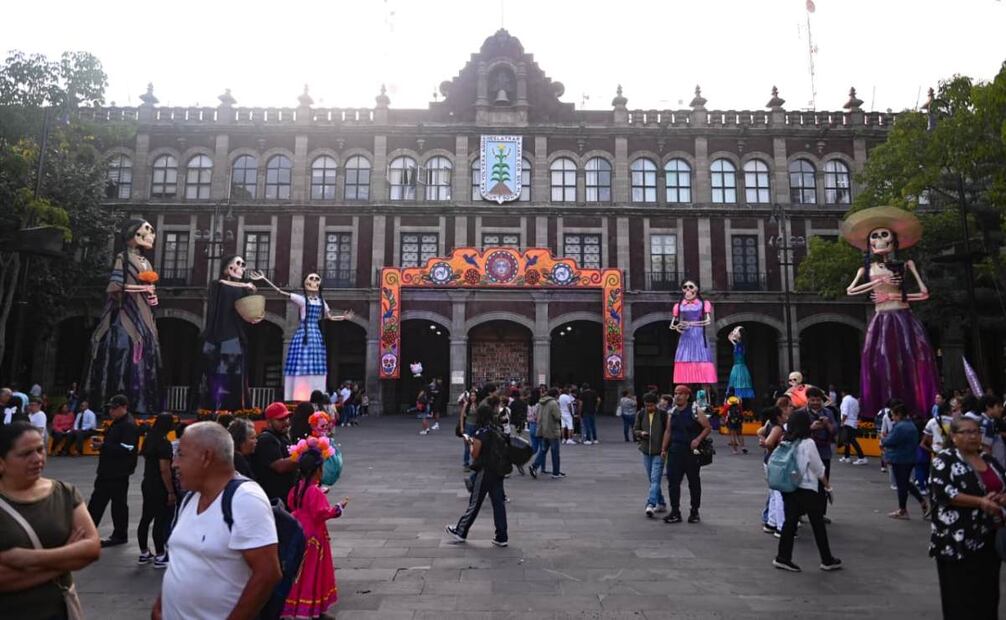 Decoración por festival en el Centro Histórico de Morelos  (30/10/2025). Foto: Especial