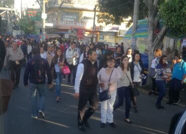 Línea 8 del Metro presenta marcha lenta