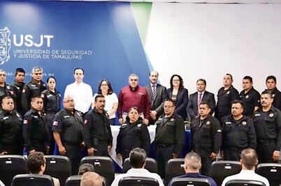 Instructores de EU certifican a 63 policías de mando