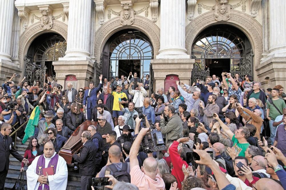 El músico fue velado en el Teatro Municipal de Río de Janeiro. Foto: Leo Correa. AP
