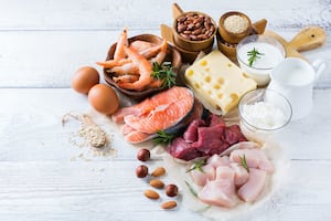 ¿Qué es el 'maxxing'?; la dieta de proteína y fibra viral en redes sociales; nutricionistas alertan sobre riesgos