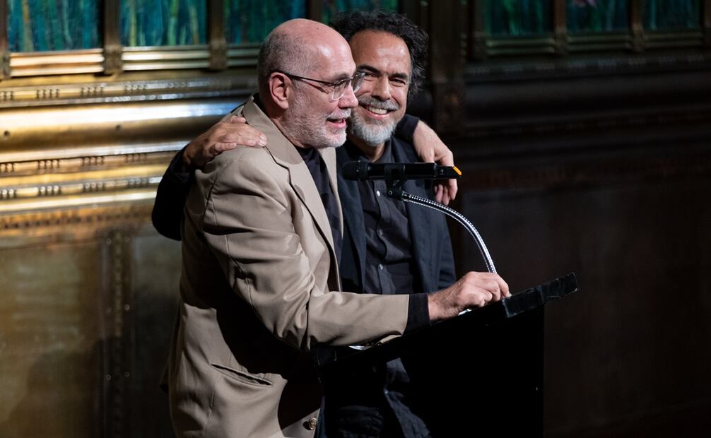 Guillermo Arriaga y Alejandro González Iñárritu en la proyección especial de "Amores Perros". Foto: Hugo Salvador/ EL UNIVERSAL.