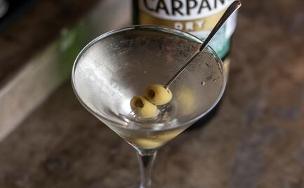 Coctelería con vermouth para hacer en casa