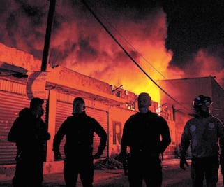 Desalojan por incendio a 3 mil en Iztapalapa