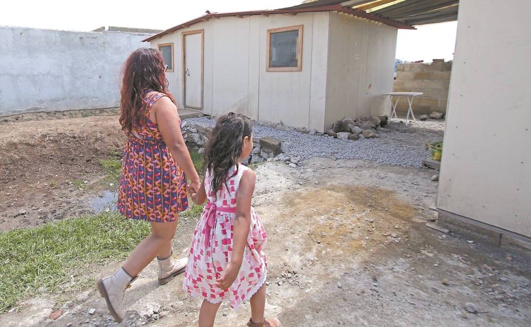 La organización Techo le facilitó a Alicia una vivienda de madera en la que habitará por tiempo indeterminado con sus cuatro hijos, luego de que perdió su negocio de mudanzas por el confinamiento. Foto: Carlos Mejía/EL UNIVERSAL