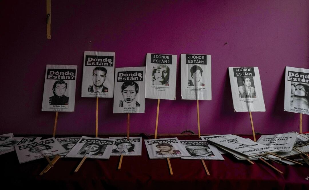 Retratos de las personas que fueron detenidas y desaparecidas durante la dictadura de Augusto Pinochet. Foto: AP