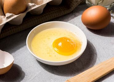 Qué le pasa a tu cuerpo si comes huevo crudo