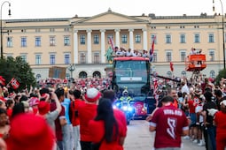 Así fue el espectacular festejo vikingo que reunió a 90 mil personas en honor a Noruega. VIDEO