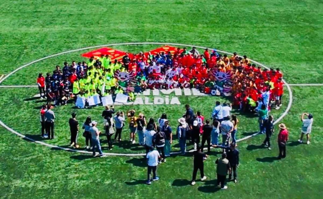 Inauguran nueva cancha de futbol en la alcaldía Xochimilco. Foto: Especial.