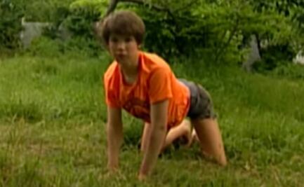 Niña salvaje: el caso de la huérfana criada por una jauría de perros en Ucrania