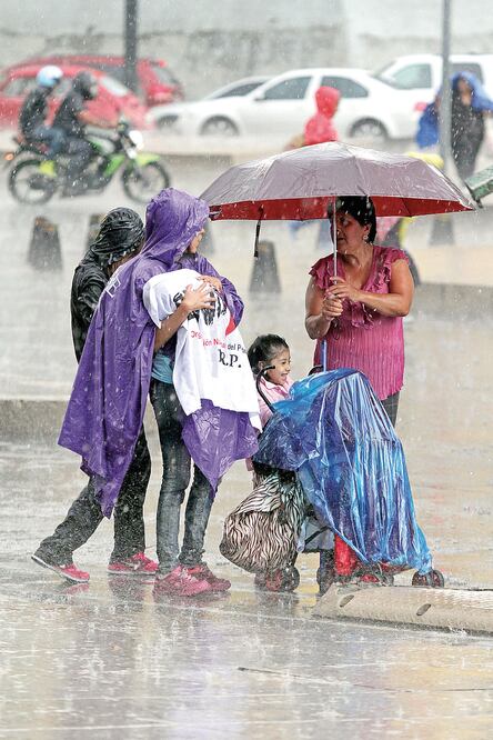 Las lluvias golpearon la zona urbana central del Valle de México, donde se estacionó el núcleo de tormenta (Especial)