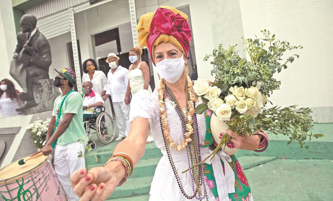 Una escuela de samba en la inauguración simbólica del carnaval en Río de Janeiro, el pasado 12 de febrero. Brasil suma más de 248 mil decesos por el coronavirus, según las cifras de la Universidad Johns Hopkins. Foto: SILVIA IZQUIERDO. AP