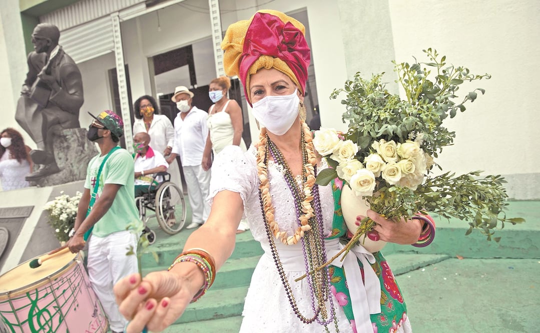 Una escuela de samba en la inauguración simbólica del carnaval en Río de Janeiro, el pasado 12 de febrero. Brasil suma más de 248 mil decesos por el coronavirus, según las cifras de la Universidad Johns Hopkins. Foto: SILVIA IZQUIERDO. AP
