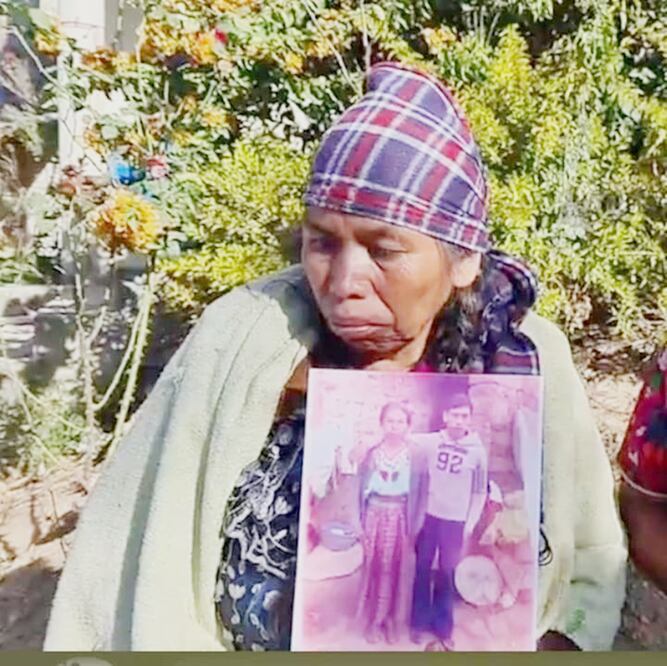 Doña Ángela (izq.) y su hijo Marvin vivían en Comitancillo, un municipio en Guatemala, antes de que el joven viajara a México con rumbo a EU. FotoS: ESPECIALes