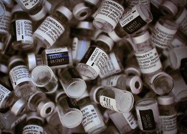 Dinamarca tirará 1.1 millones de vacunas antiCovid porque no logró donarlas